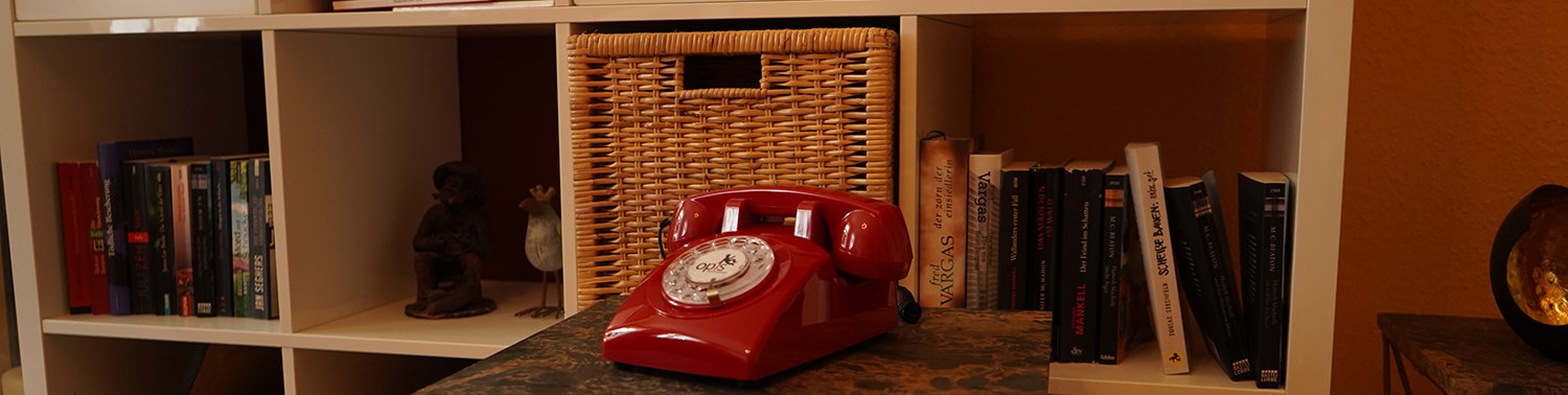 Retro Hotel Phones / Hotel Vintage Lamps / Hotel Reception Clocks